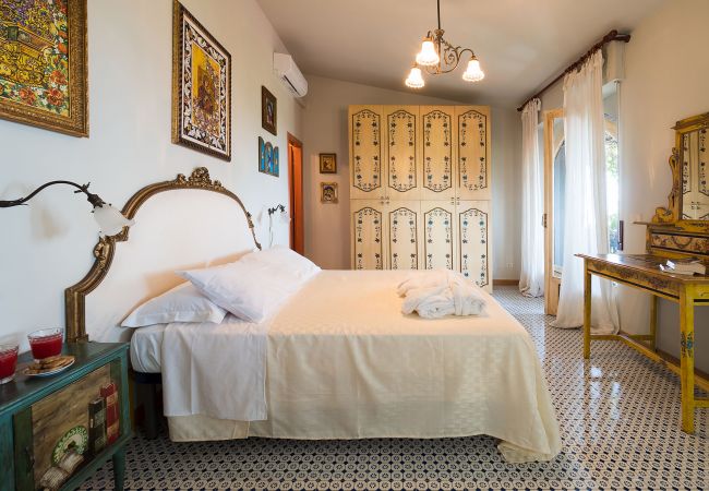 Villa in Taormina - Premium villa with pool in Taormina, Sicily - 10 pax Villa in Taormina - Premium villa with pool in Taormina, Sicily - 10 pax