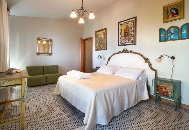 Villa in Taormina - Premium villa with pool in Taormina, Sicily - 10 pax Villa in Taormina - Premium villa with pool in Taormina, Sicily - 10 pax