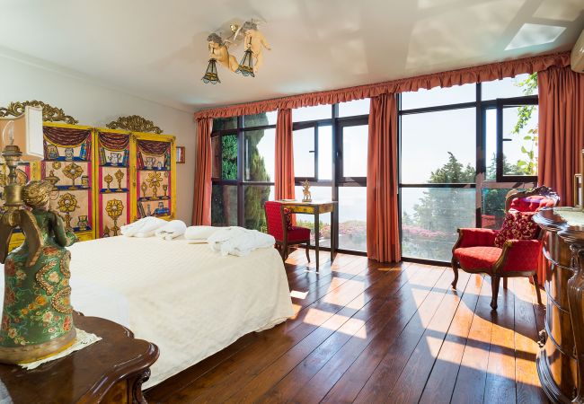 Villa in Taormina - Premium villa with pool in Taormina, Sicily - 10 pax Villa in Taormina - Premium villa with pool in Taormina, Sicily - 10 pax