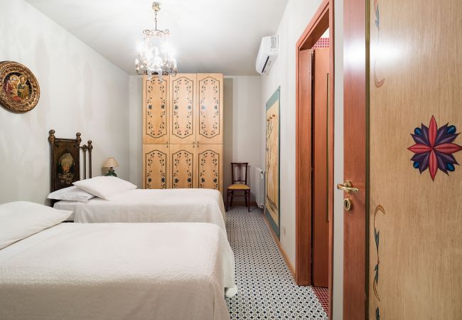 Villa in Taormina - Premium villa with pool in Taormina, Sicily - 10 pax Villa in Taormina - Premium villa with pool in Taormina, Sicily - 10 pax