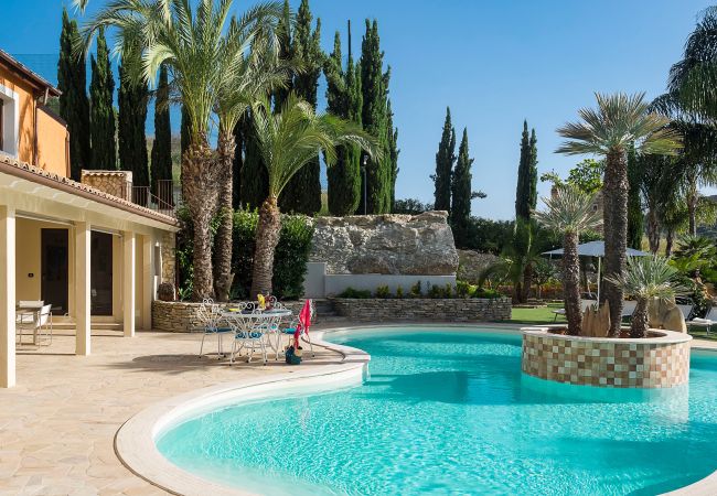 Villa in Agrigento - Splendid villa with pool, wellness area, football pitch in Agrigento - 14 pax Villa in Agrigento - Splendid villa with pool, wellness area, football pitch in Agrigento - 14 pax