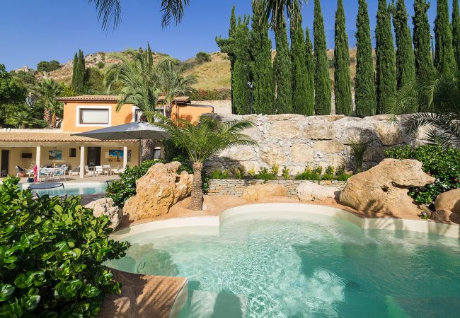 Villa in Agrigento - Splendid villa with pool, wellness area, football pitch in Agrigento - 14 pax Villa in Agrigento - Splendid villa with pool, wellness area, football pitch in Agrigento - 14 pax