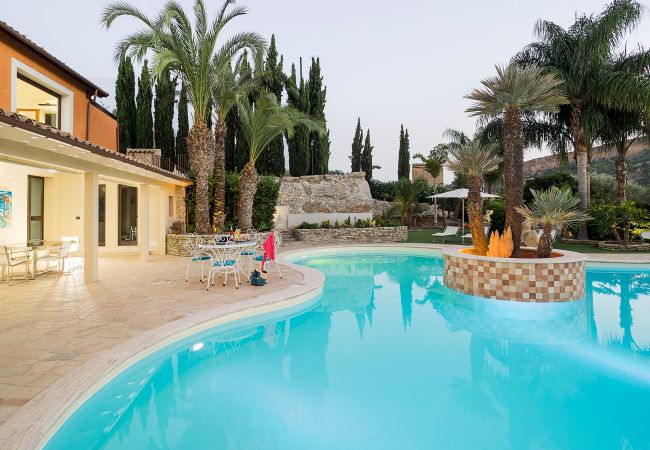 Villa in Agrigento - Splendid villa with pool, wellness area, football pitch in Agrigento - 14 pax Villa in Agrigento - Splendid villa with pool, wellness area, football pitch in Agrigento - 14 pax