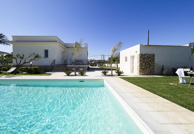 Villa in Marsala - Villa with pool by the sea, Marsala, Sicily Villa in Marsala - Villa with pool by the sea, Marsala, Sicily