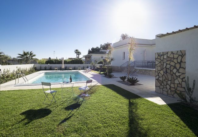 Villa in Marsala - Villa with pool by the sea, Marsala, Sicily Villa in Marsala - Villa with pool by the sea, Marsala, Sicily