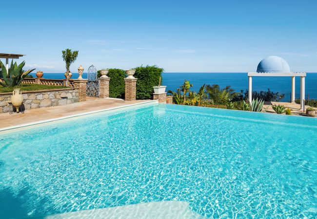 Villa in Letojanni - Premium villa with pool in Taormina, Sicily - 8 pax Villa in Letojanni - Premium villa with pool in Taormina, Sicily - 8 pax