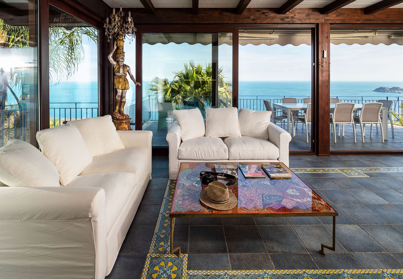 Villa in Letojanni - Premium villa with pool in Taormina, Sicily - 8 pax Villa in Letojanni - Premium villa with pool in Taormina, Sicily - 8 pax