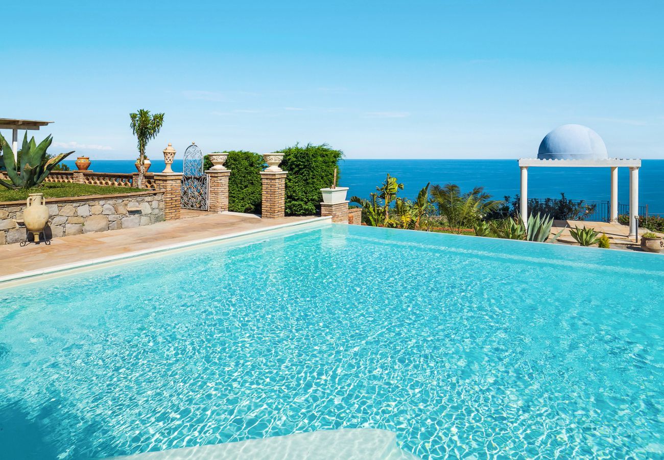 Villa in Letojanni - Premium villa with pool in Taormina, Sicily - 8 pax