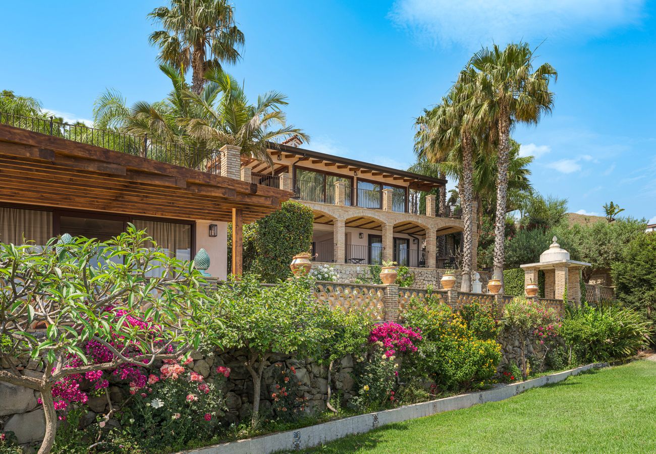 Villa in Letojanni - Premium villa with pool in Taormina, Sicily - 8 pax