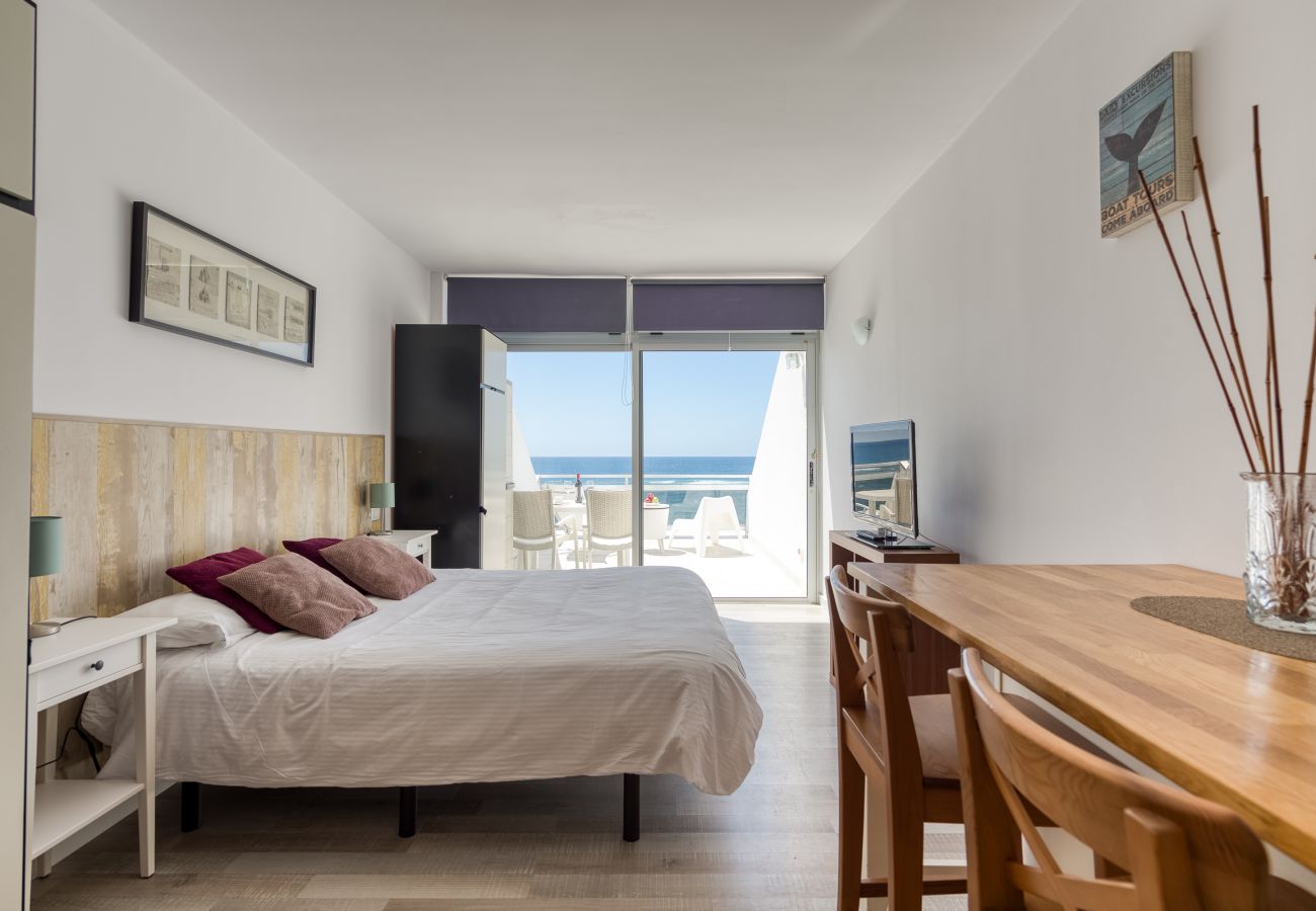 Studio in Las Palmas de Gran Canaria - Great terrace sea views By CanariasGetaway 