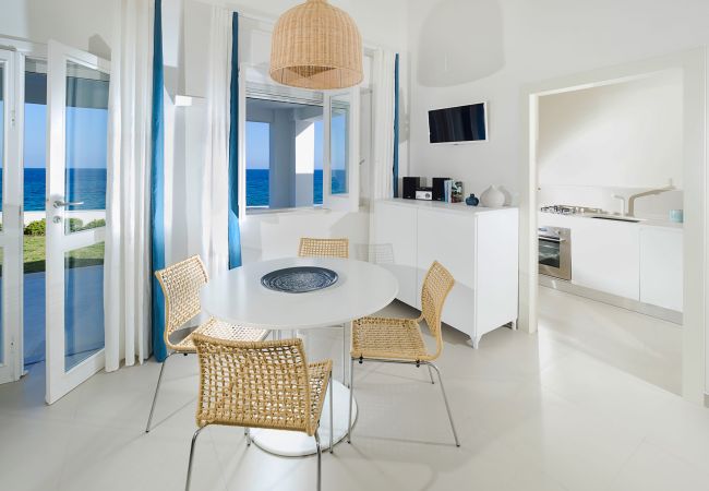 Villa in Siracusa - Design sea front villa with mini pool  in Fontane Bianche, Sicily Villa in Siracusa - Design sea front villa with mini pool  in Fontane Bianche, Sicily