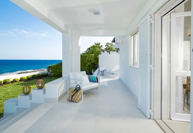 Villa in Siracusa - Design sea front villa with mini pool  in Fontane Bianche, Sicily Villa in Siracusa - Design sea front villa with mini pool  in Fontane Bianche, Sicily