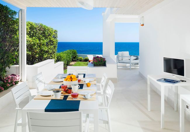 Villa in Siracusa - Design sea front villa with mini pool  in Fontane Bianche, Sicily Villa in Siracusa - Design sea front villa with mini pool  in Fontane Bianche, Sicily