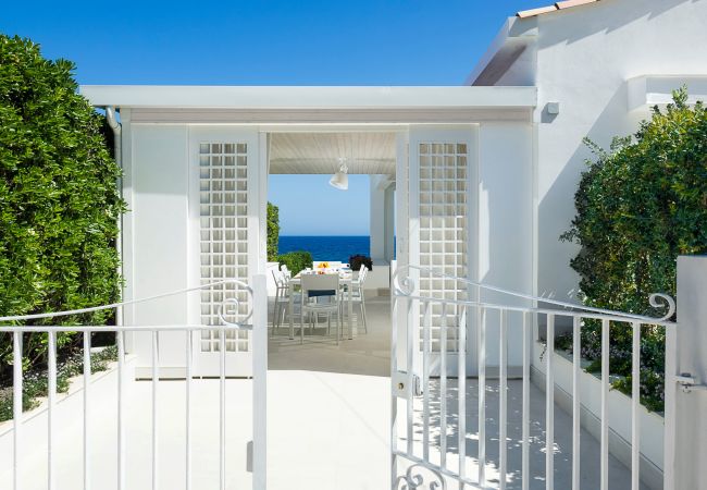 Villa in Siracusa - Design sea front villa with mini pool  in Fontane Bianche, Sicily Villa in Siracusa - Design sea front villa with mini pool  in Fontane Bianche, Sicily