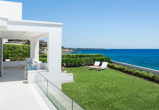 Villa in Syracuse - Design sea front villa with small pool  in Fontane Bianche, Sicily