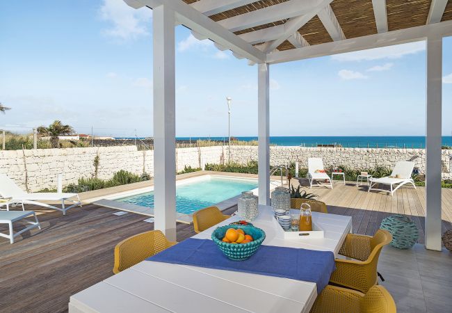 Villa in Noto - Seafront villa with pool near Syracuse, Sicily - Timo - 6 pax Villa in Noto - Seafront villa with pool near Syracuse, Sicily - Timo - 6 pax