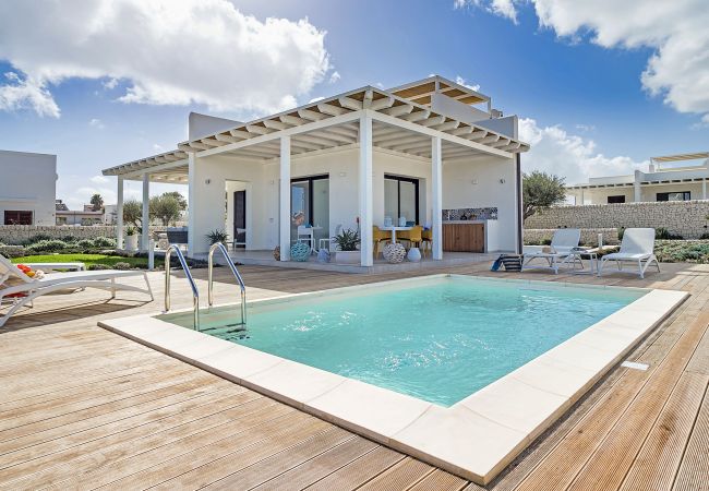 Villa in Noto - Seafront villa with pool near Syracuse, Sicily - Timo - 6 pax