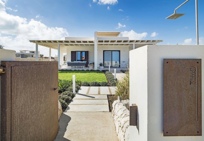 Villa in Noto - Seafront villa with pool near Syracuse, Sicily - Timo - 6 pax Villa in Noto - Seafront villa with pool near Syracuse, Sicily - Timo - 6 pax