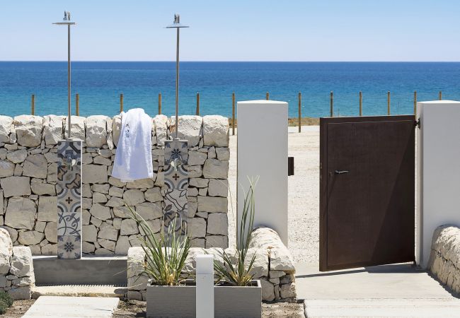 Villa in Noto - Seafront villa with pool near Syracuse, Sicily - Timo - 6 pax Villa in Noto - Seafront villa with pool near Syracuse, Sicily - Timo - 6 pax