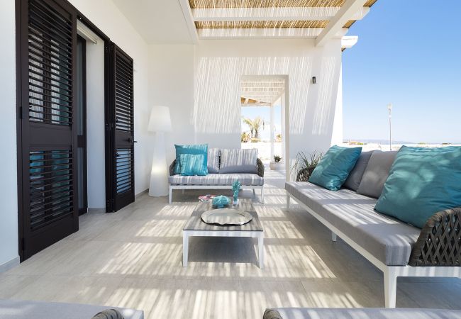 Villa in Noto - Seafront villa with pool near Syracuse, Sicily - Timo - 6 pax Villa in Noto - Seafront villa with pool near Syracuse, Sicily - Timo - 6 pax