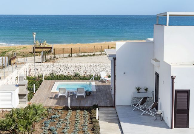 Villa in Noto - Seafront villa with pool near Syracuse, Sicily - Timo - 6 pax