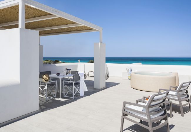 Villa in Noto - Seafront villa with pool near Syracuse, Sicily - Timo - 6 pax Villa in Noto - Seafront villa with pool near Syracuse, Sicily - Timo - 6 pax