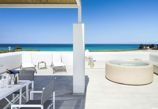 Villa in Noto - Seafront villa with pool near Syracuse, Sicily - Timo - 6 pax Villa in Noto - Seafront villa with pool near Syracuse, Sicily - Timo - 6 pax