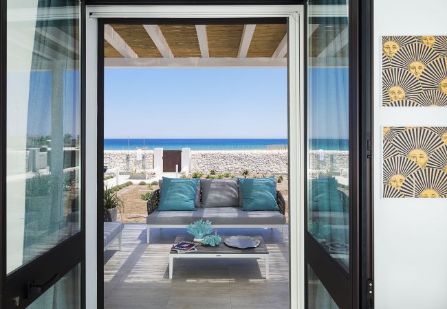 Villa in Noto - Seafront villa with pool near Syracuse, Sicily - Timo - 6 pax Villa in Noto - Seafront villa with pool near Syracuse, Sicily - Timo - 6 pax