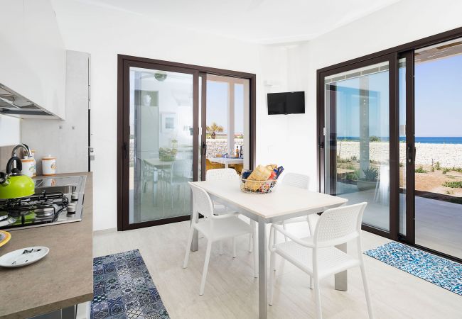 Villa in Noto - Seafront villa with pool near Syracuse, Sicily - Timo - 6 pax Villa in Noto - Seafront villa with pool near Syracuse, Sicily - Timo - 6 pax