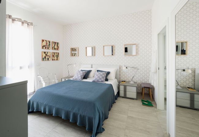 Villa in Noto - Seafront villa with pool near Syracuse, Sicily - Timo - 6 pax Villa in Noto - Seafront villa with pool near Syracuse, Sicily - Timo - 6 pax