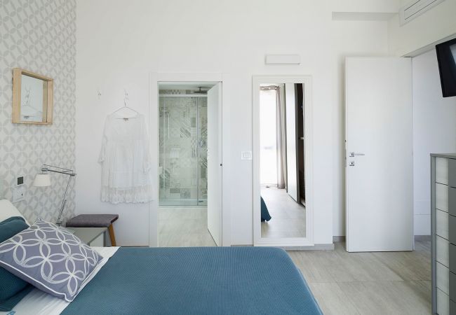 Villa in Noto - Seafront villa with pool near Syracuse, Sicily - Timo - 6 pax Villa in Noto - Seafront villa with pool near Syracuse, Sicily - Timo - 6 pax