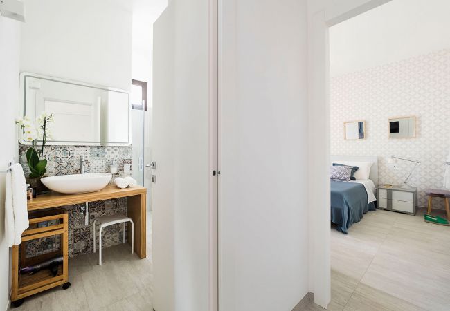 Villa in Noto - Seafront villa with pool near Syracuse, Sicily - Timo - 6 pax Villa in Noto - Seafront villa with pool near Syracuse, Sicily - Timo - 6 pax