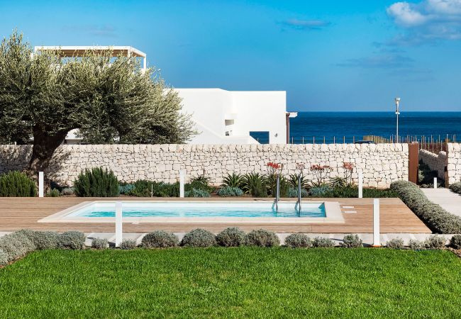 Villa in Noto - Seafront villa with pool near Syracuse, Sicily - Rosmarino - 6 pax Villa in Noto - Seafront villa with pool near Syracuse, Sicily - Rosmarino - 6 pax