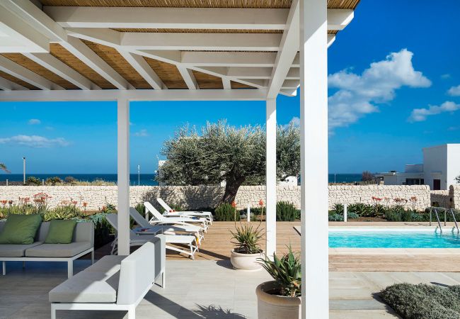 Villa in Noto - Seafront villa with pool near Syracuse, Sicily - Rosmarino - 6 pax Villa in Noto - Seafront villa with pool near Syracuse, Sicily - Rosmarino - 6 pax