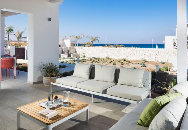 Villa in Noto - Seafront villa with pool near Syracuse, Sicily - Rosmarino - 6 pax Villa in Noto - Seafront villa with pool near Syracuse, Sicily - Rosmarino - 6 pax