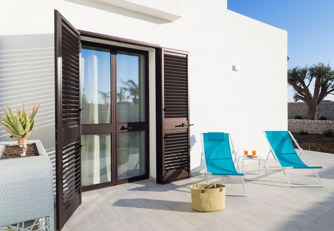 Villa in Noto - Seafront villa with pool near Syracuse, Sicily - Rosmarino - 6 pax Villa in Noto - Seafront villa with pool near Syracuse, Sicily - Rosmarino - 6 pax