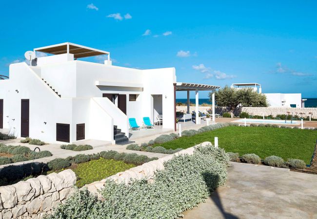 Villa in Noto - Seafront villa with pool near Syracuse, Sicily - Rosmarino - 6 pax Villa in Noto - Seafront villa with pool near Syracuse, Sicily - Rosmarino - 6 pax