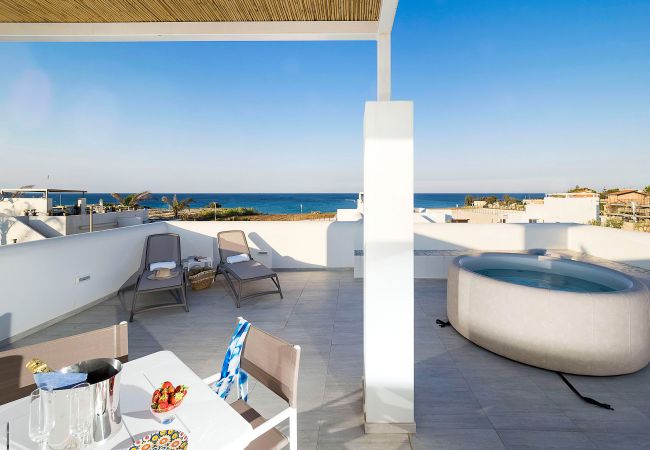 Villa in Noto - Seafront villa with pool near Syracuse, Sicily - Rosmarino - 6 pax Villa in Noto - Seafront villa with pool near Syracuse, Sicily - Rosmarino - 6 pax