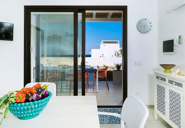 Villa in Noto - Seafront villa with pool near Syracuse, Sicily - Rosmarino - 6 pax Villa in Noto - Seafront villa with pool near Syracuse, Sicily - Rosmarino - 6 pax