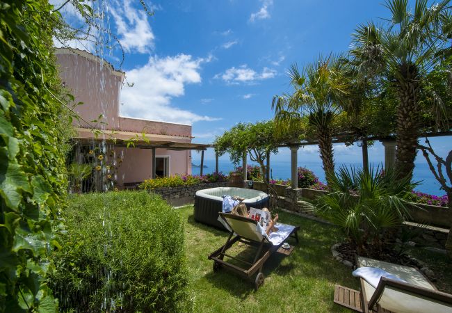 House in Praiano - Casale Fralisa - Marvelous terrace and hot tub with sea view House in Praiano - Casale Fralisa - Marvelous terrace and hot tub with sea view