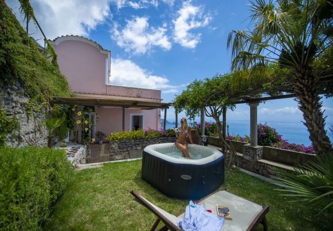 House in Praiano - Casale Fralisa - Marvelous terrace and hot tub with sea view House in Praiano - Casale Fralisa - Marvelous terrace and hot tub with sea view