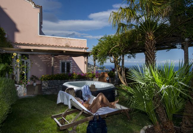 House in Praiano - Casale Fralisa - Marvelous terrace and hot tub with sea view