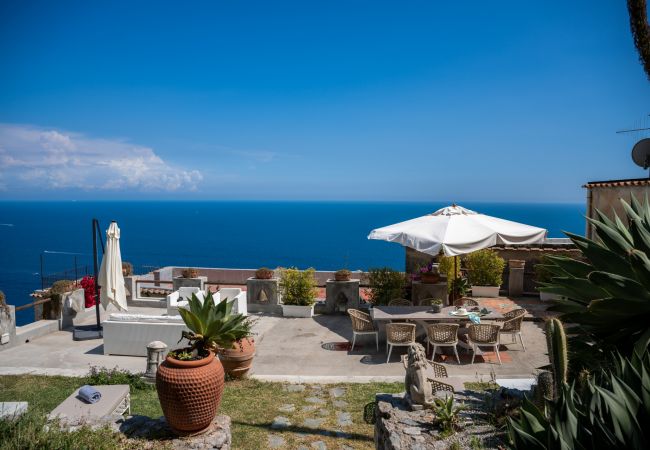 Villa in Praiano - Villa Panorama - Garden overlooking the sea and Sauna Villa in Praiano - Villa Panorama - Garden overlooking the sea and Sauna