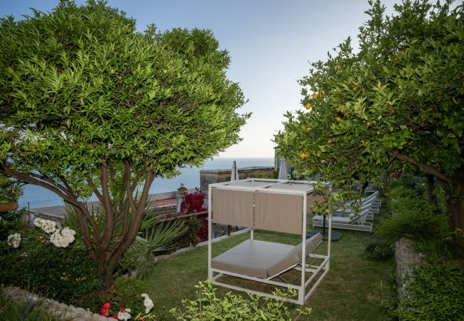 Villa in Praiano - Villa Panorama - Garden overlooking the sea and Sauna Villa in Praiano - Villa Panorama - Garden overlooking the sea and Sauna