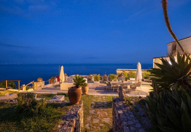 Villa in Praiano - Villa Panorama - Garden overlooking the sea and Sauna Villa in Praiano - Villa Panorama - Garden overlooking the sea and Sauna