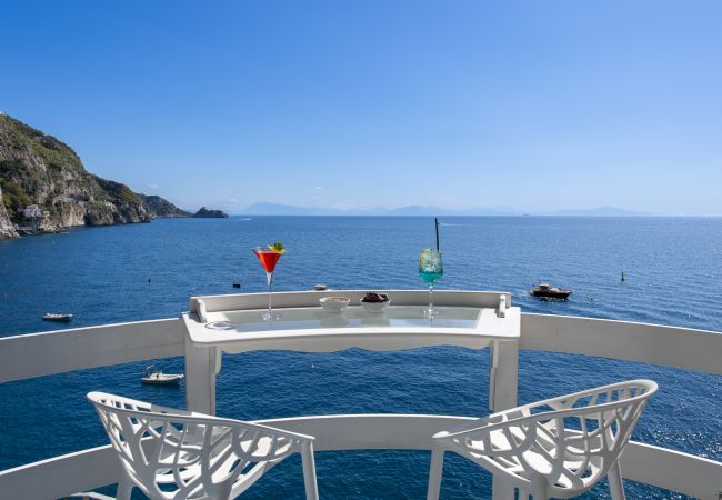  in Praiano - Romantic Room - A Rockside Escape
