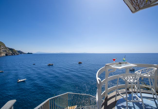 Rent by room in Praiano - Romantic Room - A Rockside Escape Rent by room in Praiano - Romantic Room - A Rockside Escape