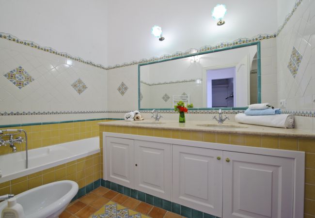 Villa in Praiano - Casa Alessia - Big terrace on the sea, ideal for large families Villa in Praiano - Casa Alessia - Big terrace on the sea, ideal for large families