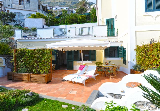 Villa in Praiano - Casa Alessia - Big terrace on the sea, ideal for large families Villa in Praiano - Casa Alessia - Big terrace on the sea, ideal for large families
