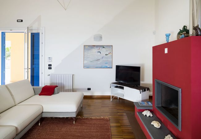 Villa in Augusta - Seafront villa with pool in the Noto Valley, Sicily South-East - 8 pax Villa in Augusta - Seafront villa with pool in the Noto Valley, Sicily South-East - 8 pax